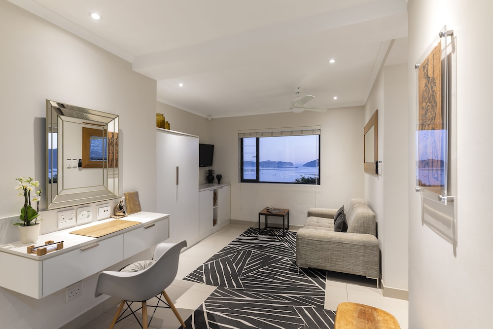 THE BLOEM SUITE FIVE photo 1