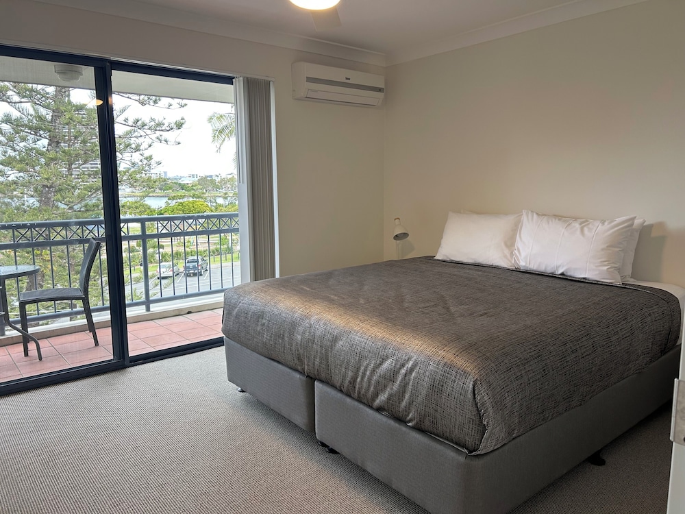Superior 2 Bedroom Split Level Villa