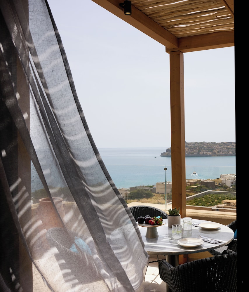 Family Retreat with Private Pool - Sea View - Photo 11