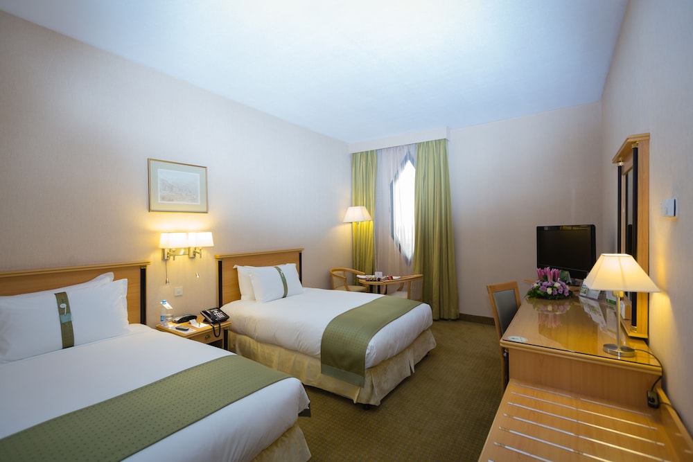 Standard Room, 2 Twin Beds, Smoking, Pool View - Photo 7