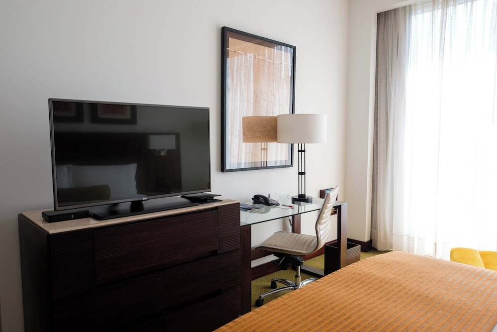 Executive Room, 1 King Bed - Photo 7