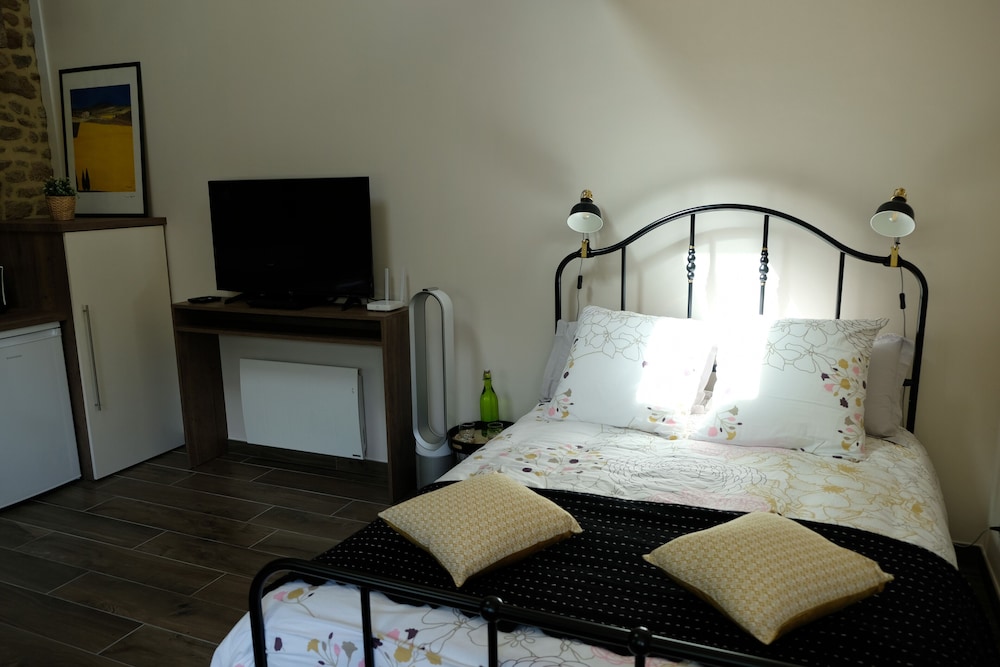 Signature Suite, Private Bathroom, Park View - Photo 1