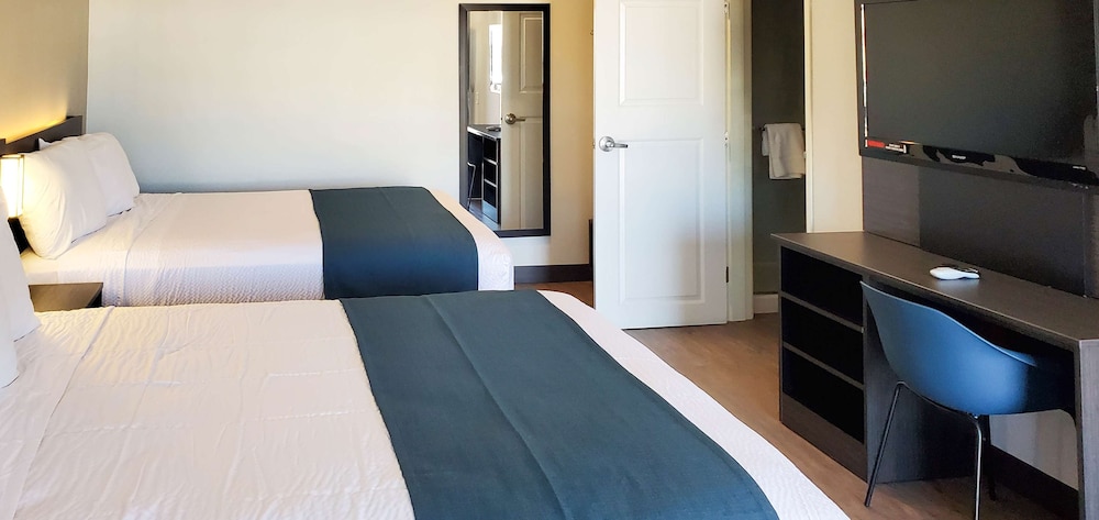 Deluxe Room, 2 Queen Beds, Non Smoking