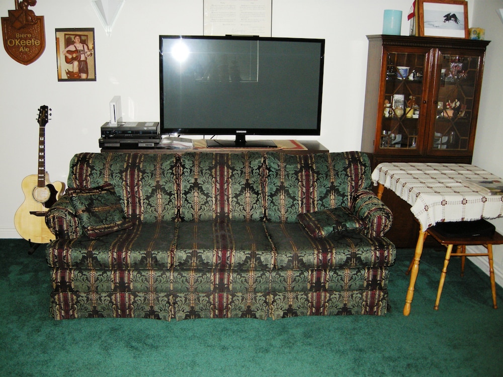 Grand Quadruple Room, 1 Queen Bed, Garden View photo 3