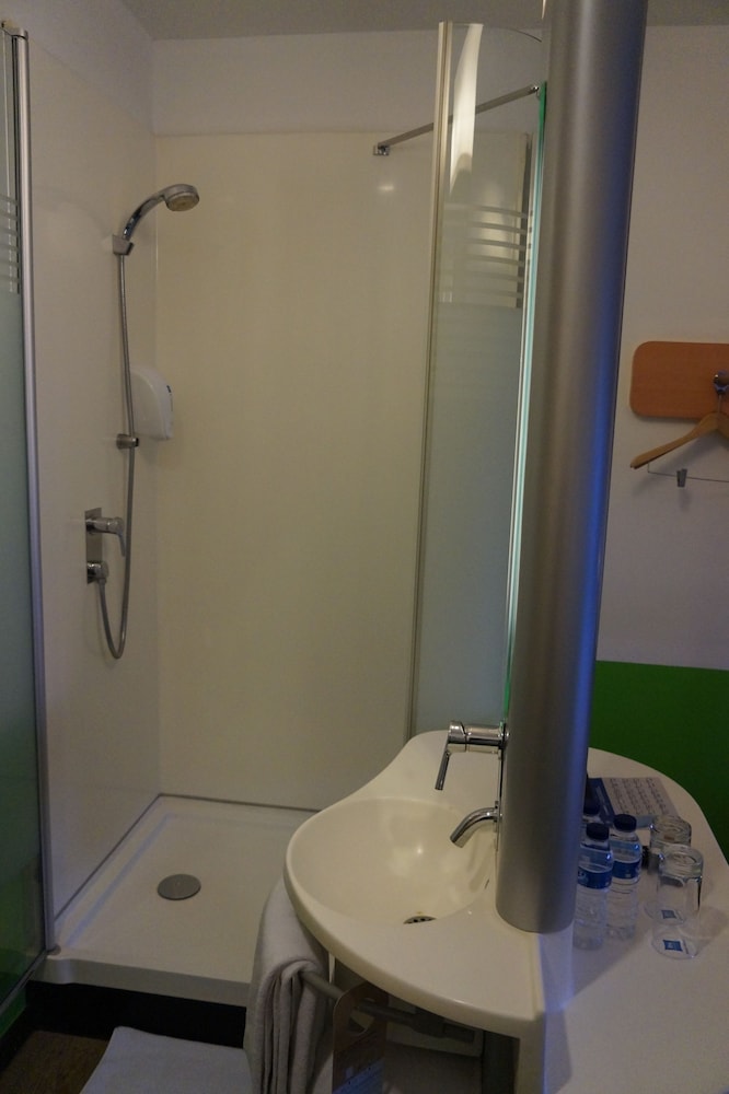 Standard Room, Multiple Beds photo 2