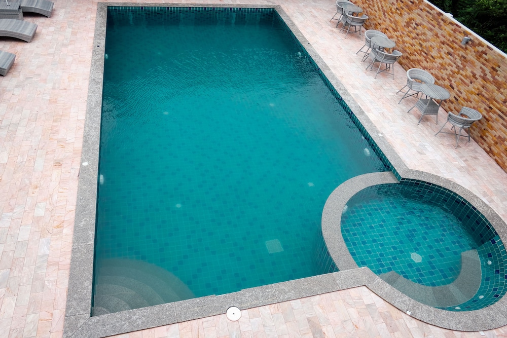 Pool View photo 3