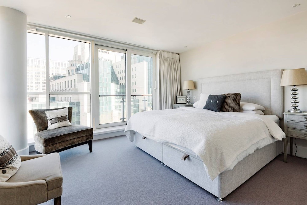 The English Rose Luxury 3 bed With Private Terrace - by Out of Office Lifestyle, Photo 27