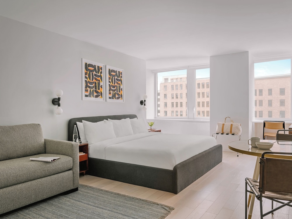 Deluxe Studio, 1 King Bed With Sofa Bed, City View photo 1