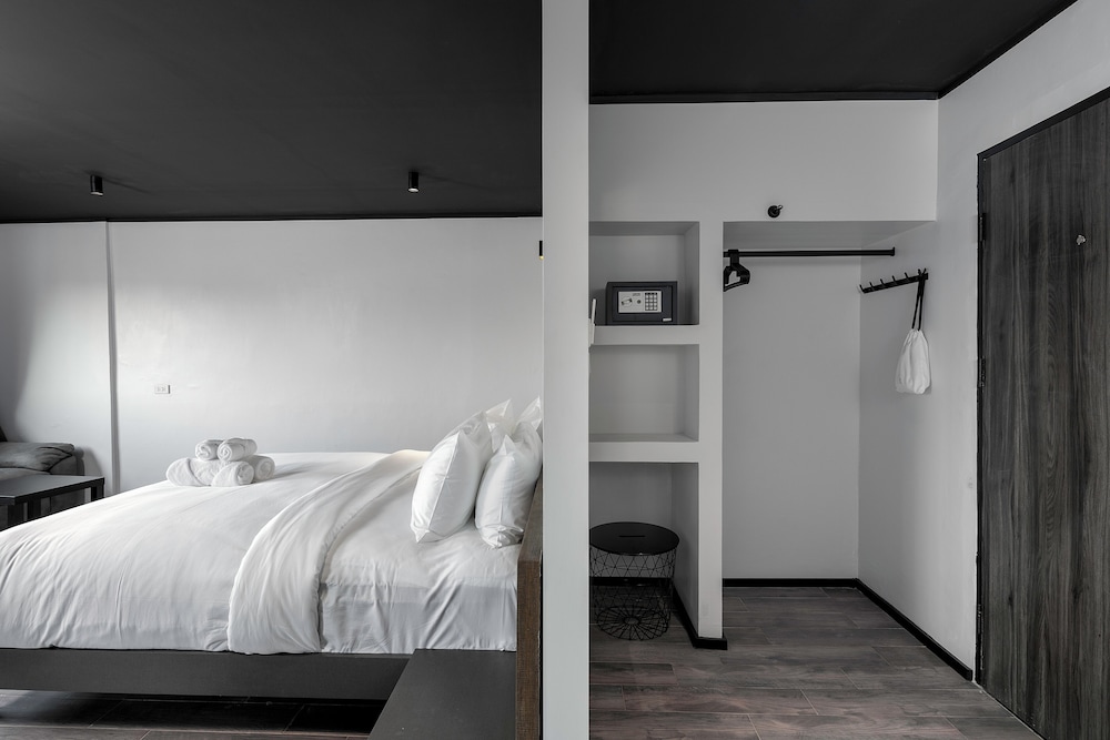 Family Studio Suite, Balcony, Garden View - Photo 5