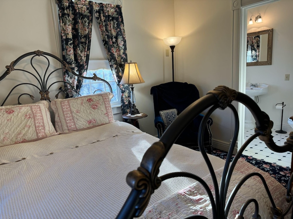 Room, 1 Queen Bed, Non Smoking, Private Bathroom photo 3