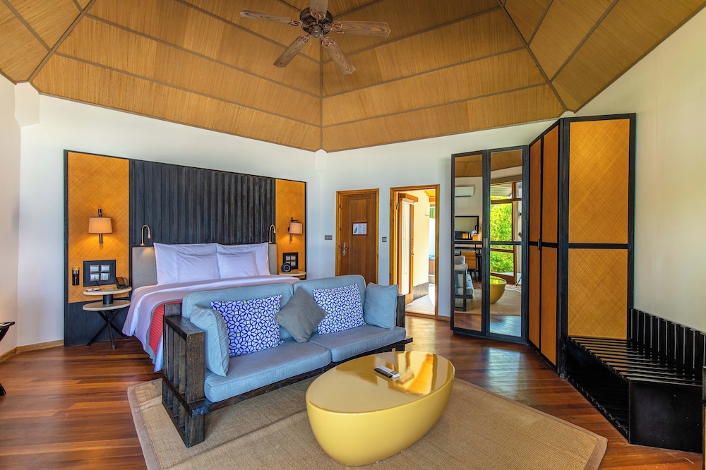 Water Front Villa - Photo 8