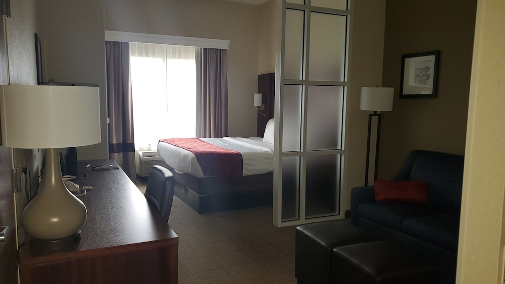 Suite, 1 Queen Bed with Sofa bed, Accessible, Non Smoking - Photo 2