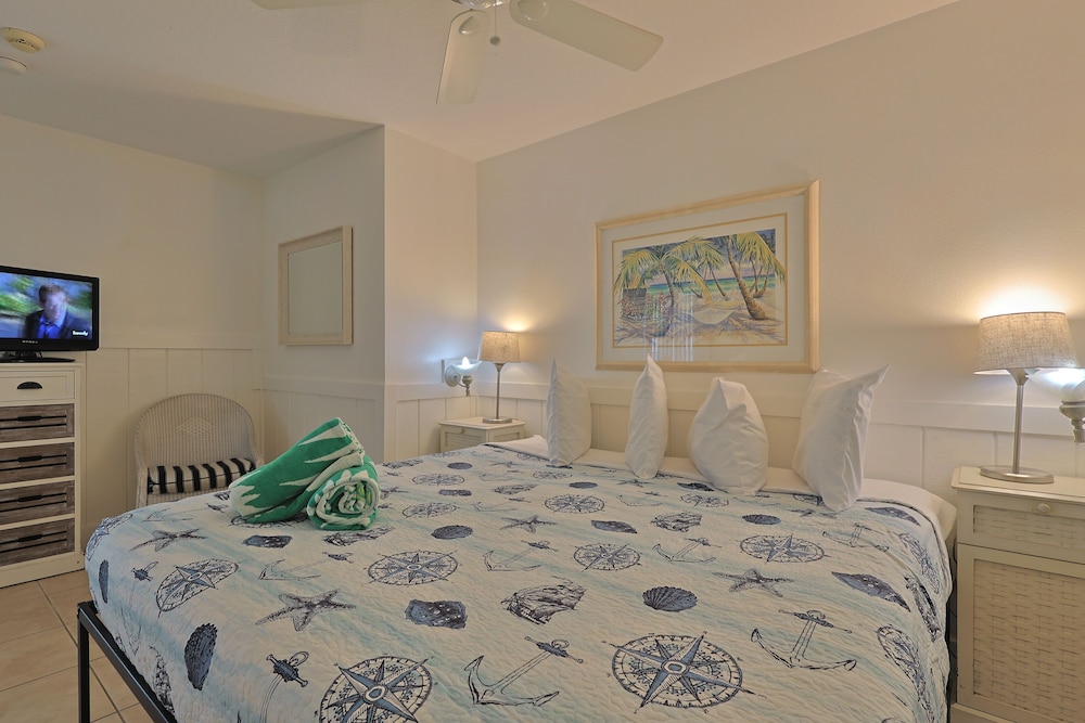153 Beach Rd, Siesta Key, FL W/jacuzzi