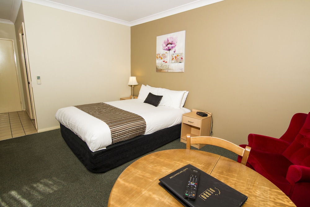 Deluxe Room, Non Smoking, Kitchenette (Deluxe Queen Room) photo 3