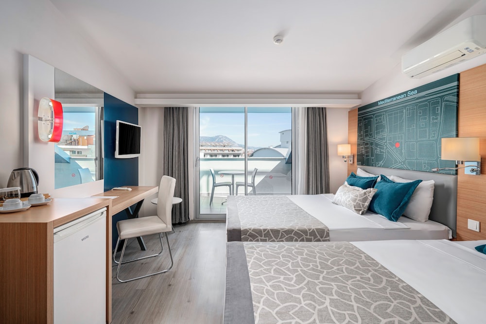 Superior Room, Pool View photo 3