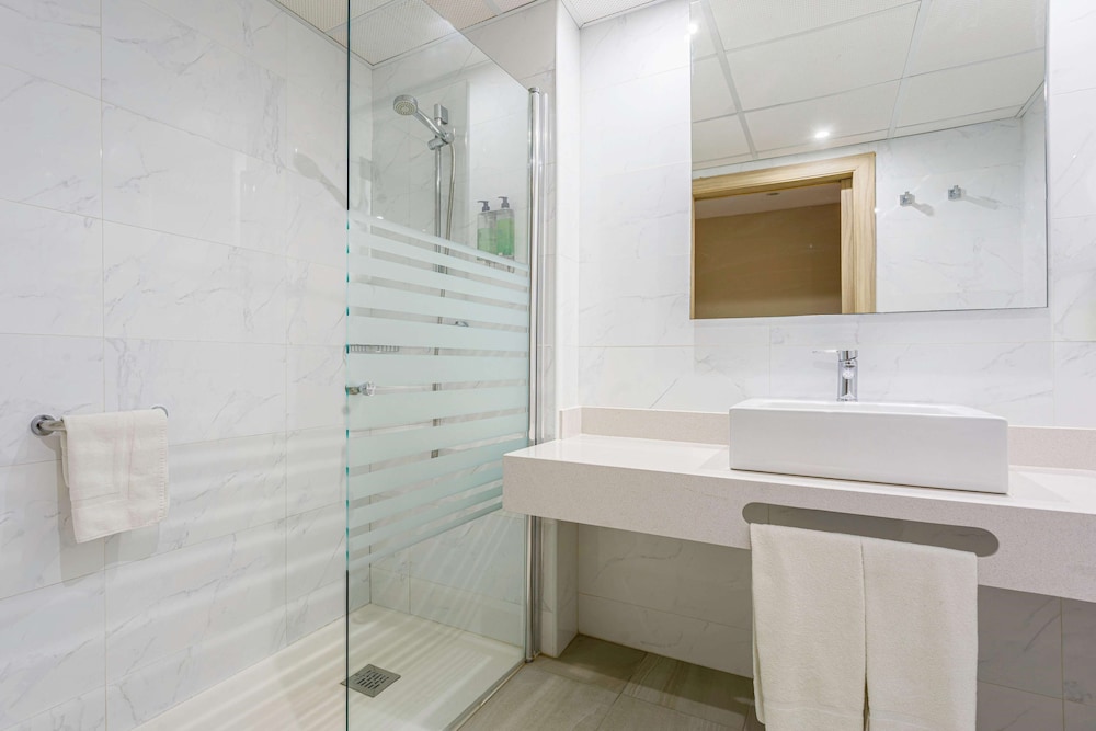 Triple Room (3 Adults) - Photo 16
