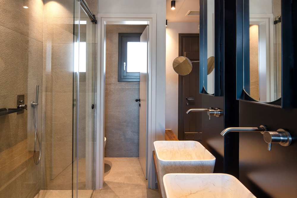 Superior Double Room, City View - Photo 4