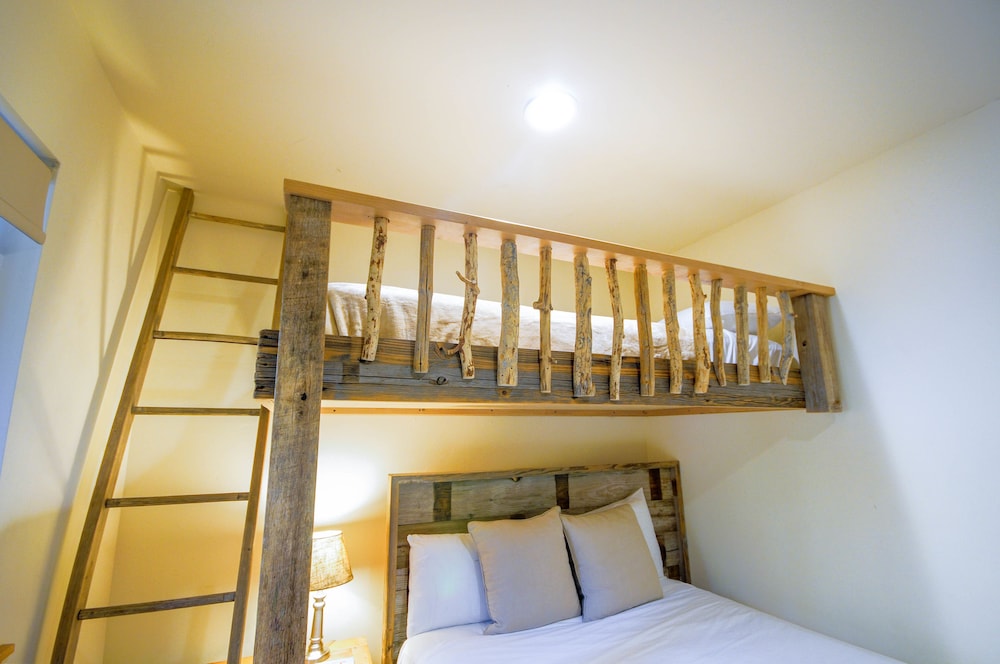 Deluxe Double Room, Multiple Beds, Kitchenette photo 1