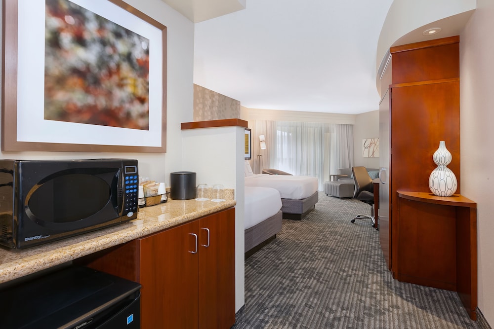 Room, 2 Queen Beds - Photo 2