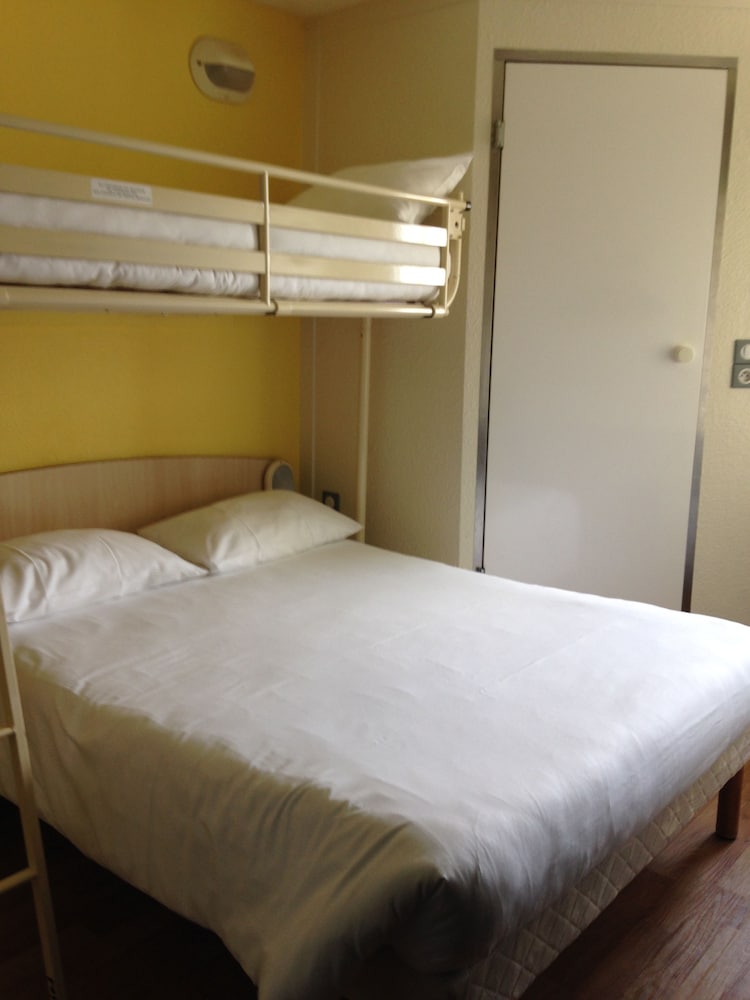 Standard Room, Multiple Beds (1 Double and 1 Single bed) - Photo 7