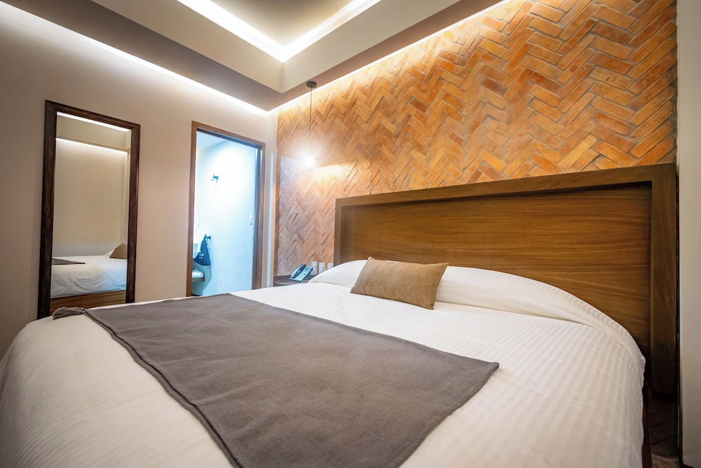 Standard Double Room, 1 King Bed photo 3