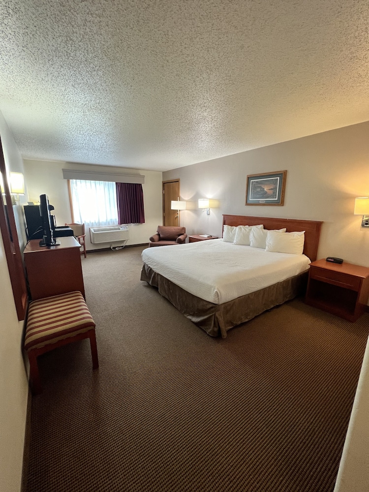 Room, 1 King Bed, Accessible, Ground Floor photo 1