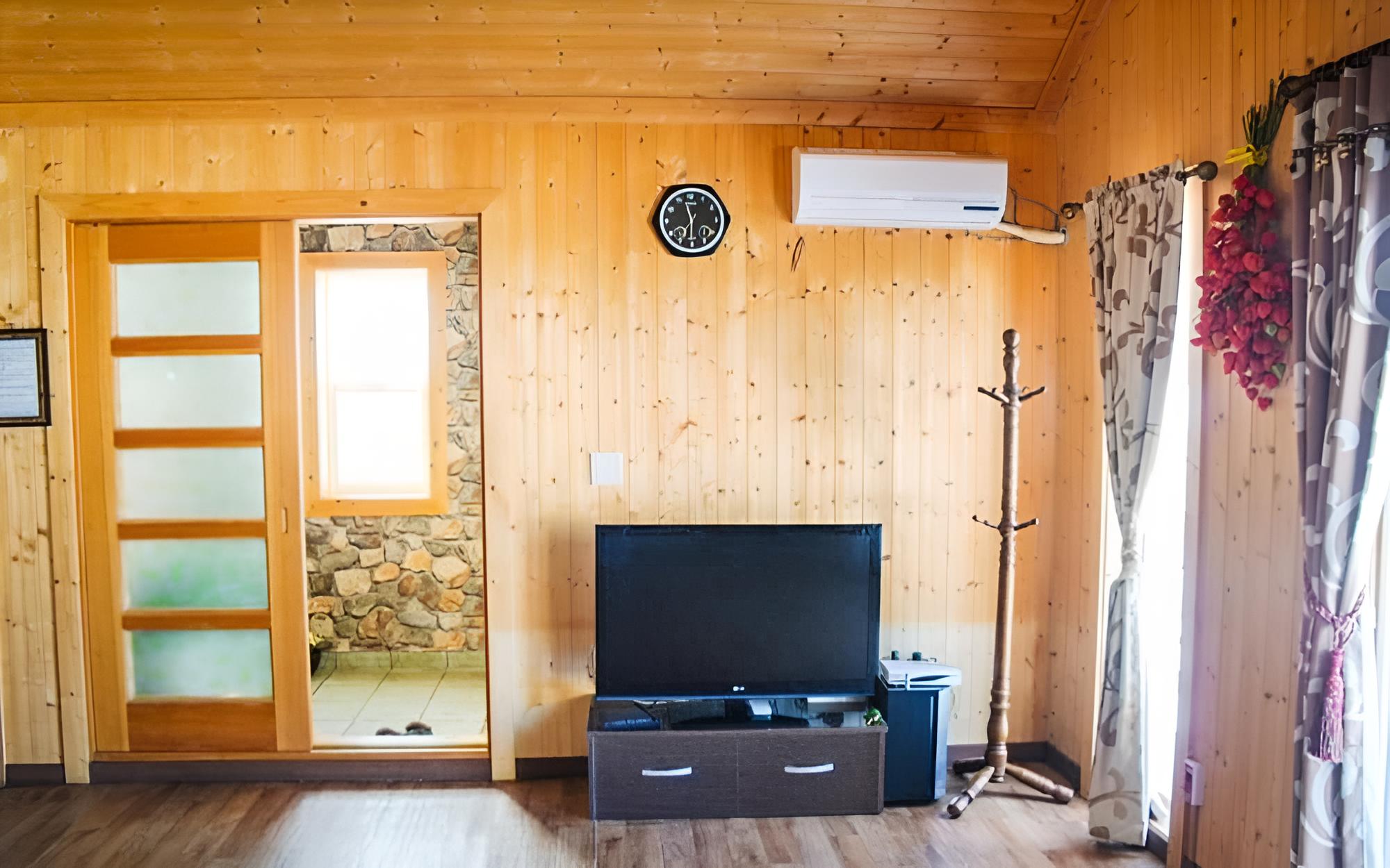 Room (Annex)