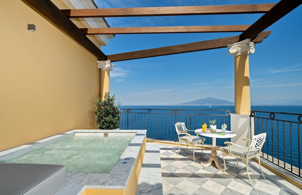 Suite, Hot Tub, Sea View (Vesuvio) - Photo 4