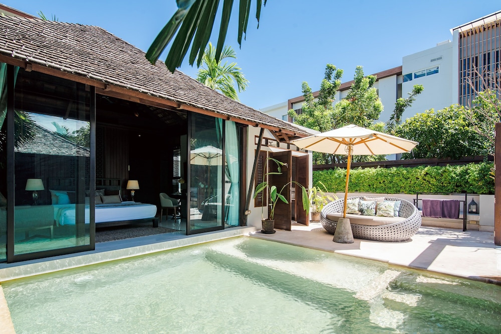 Two Bedroom Pool Suite - Photo 11