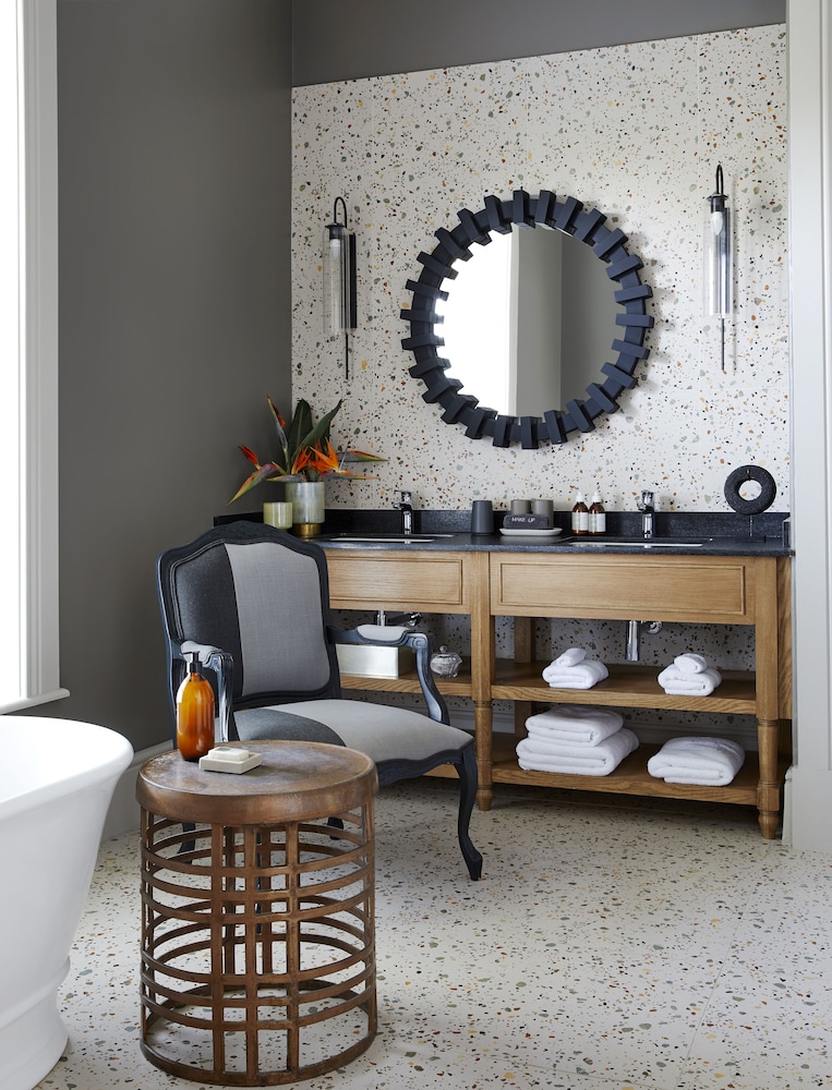 Pincushion Suite photo 2