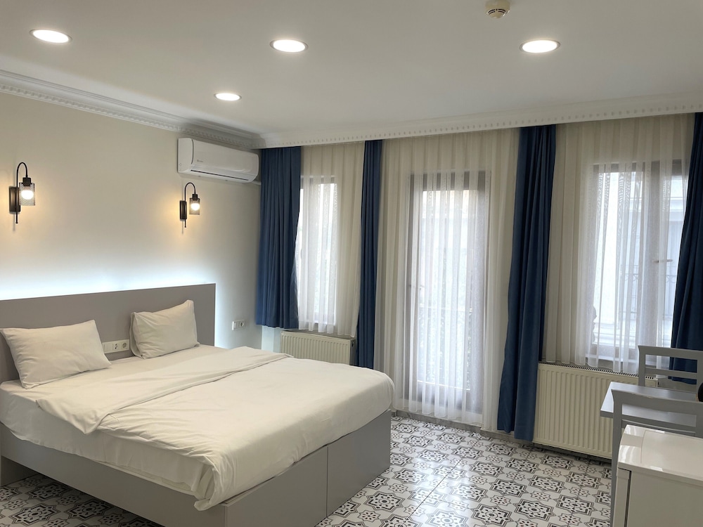 Superior Double or Twin Room, Balcony, City View photo 3