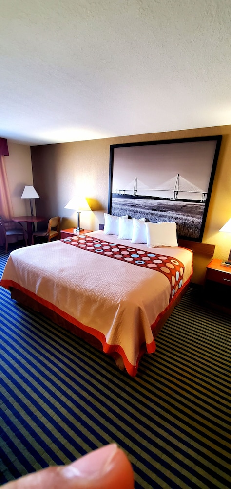 Standard Room, 1 King Bed - Photo 3