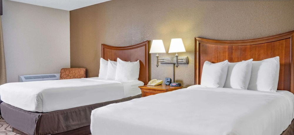 Room, 2 Double Beds, Non Smoking - Photo 3