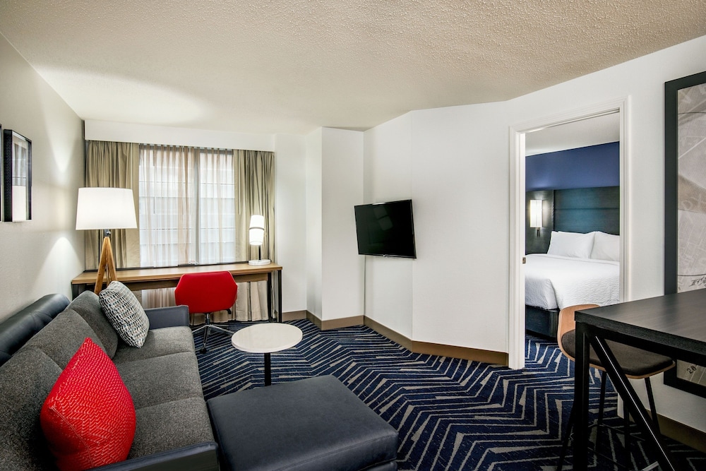 Suite, 1 Bedroom - Photo 2