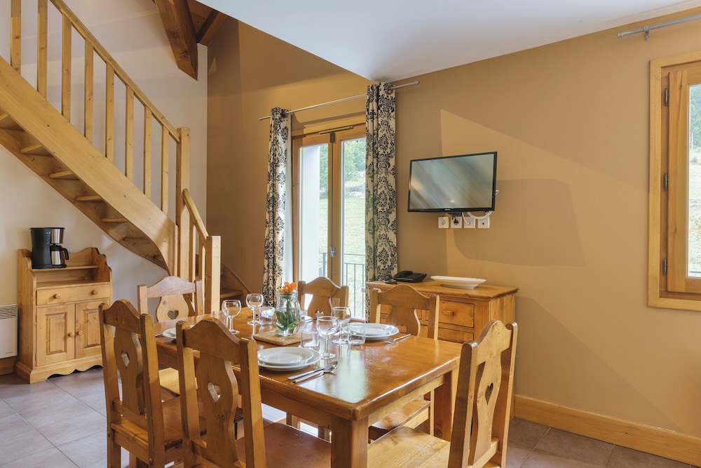 Family Apartment, Multiple Bedrooms (Vallorcine Buet 53 ski in / ski out) Family Apartment, Multiple Bedrooms (Vallorcine Buet 53 ski in / ski out)