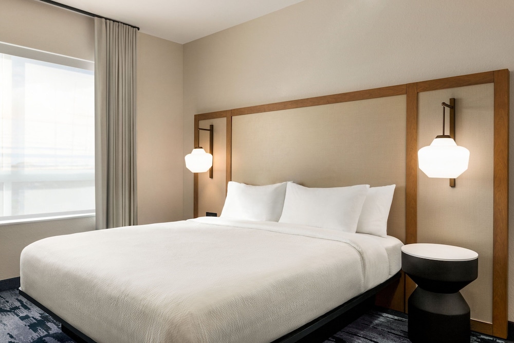 Standard Room, 1 King Bed (Mobility Accessible, Roll-in Shower) - Photo 1
