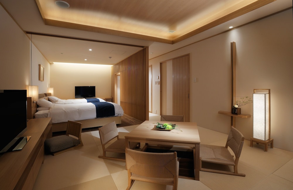 Premium Suite, Non Smoking 63sqm, 2 Beds(1 extrabed is avairable for 3 more people) photo 2