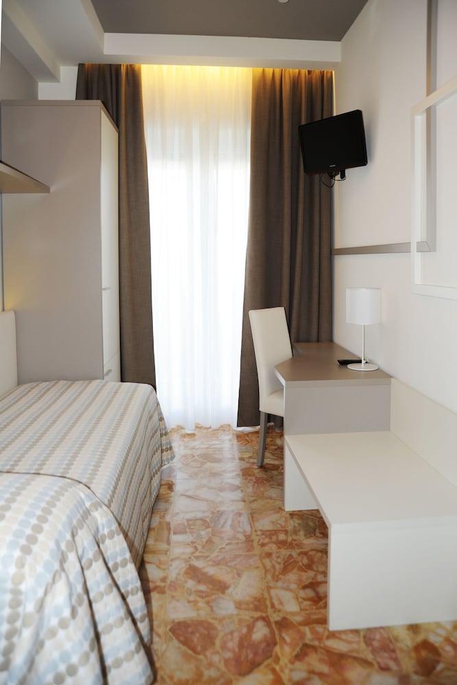 Quadruple Room, 1 Bedroom - Photo 6