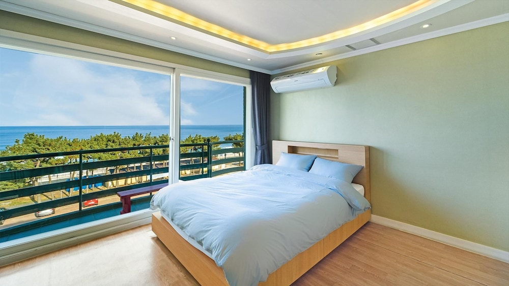 Basic Room, 1 Bedroom (Chamomile 403 (Ocean View)) photo 2