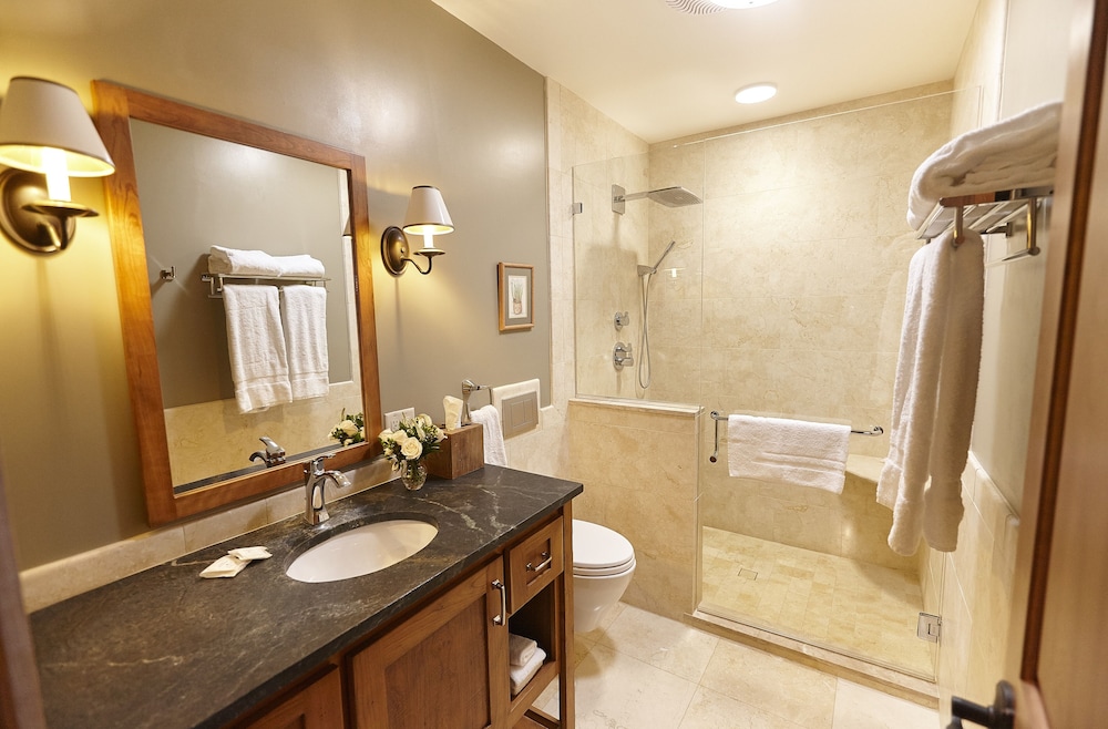 Signature Suite, 1 King Bed - Photo 4