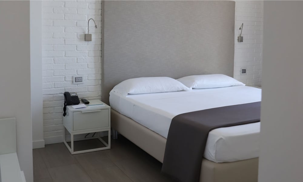 Comfort Double Room Single Use, Partial Sea View photo 2