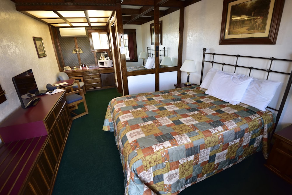 Standard Room, 1 Queen Bed photo 2