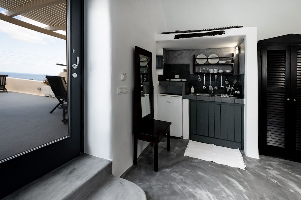 Traditional Studio - Photo 2
