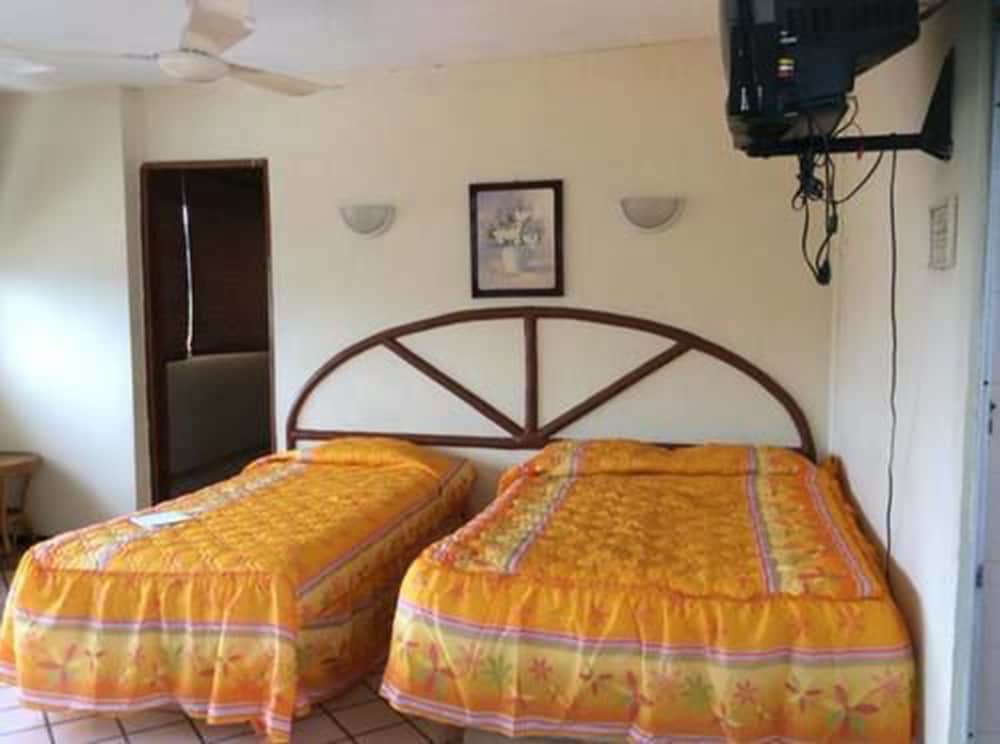 Family Apartment, Multiple Beds, Smoking, Partial Sea View
