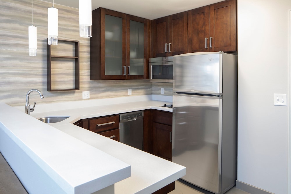Suite, 2 Bedrooms (Mobility Accessible, Roll-In Shower) photo 3
