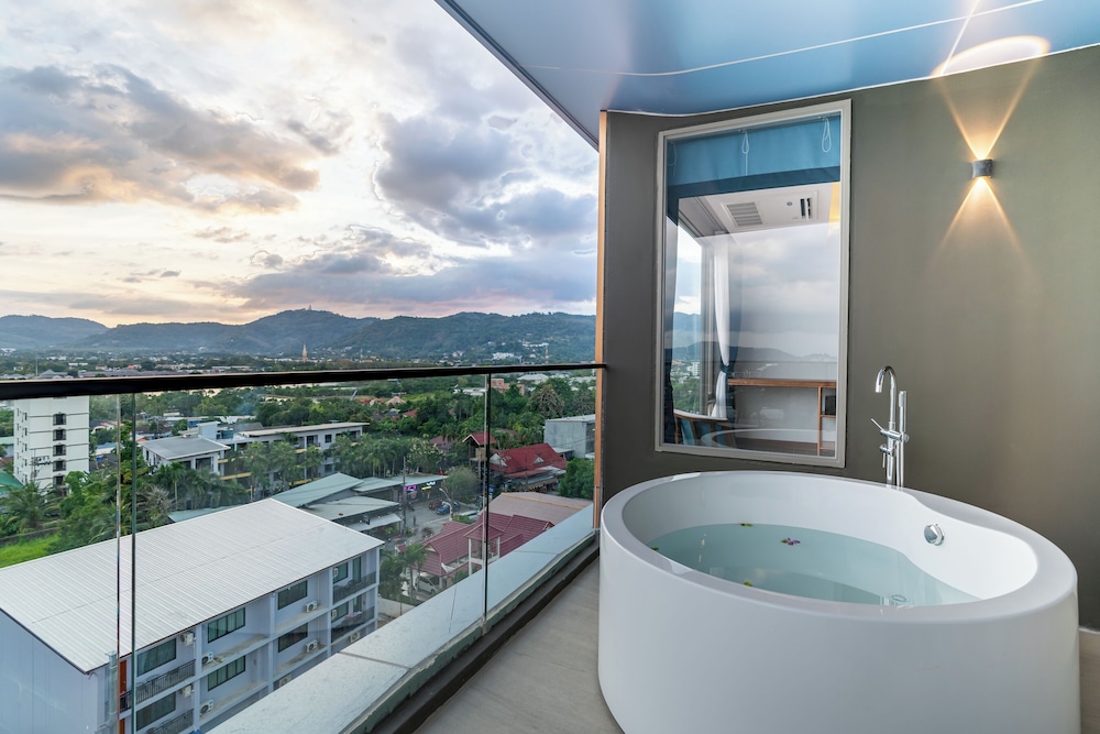 Panorama Executive Suite - Photo 4
