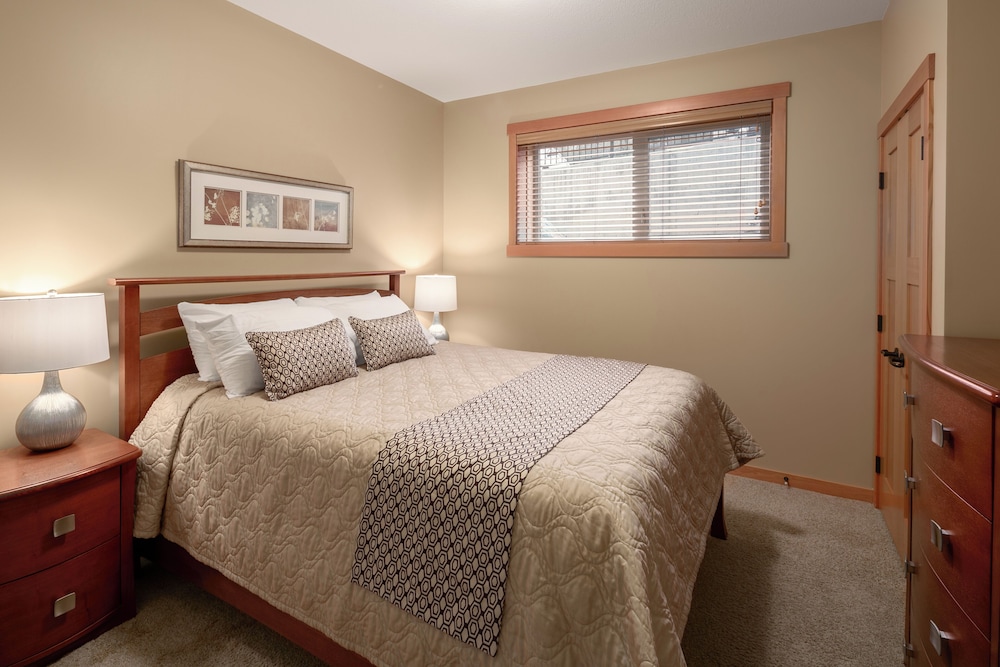 Luxury Townhome, 3 Bedrooms photo 1