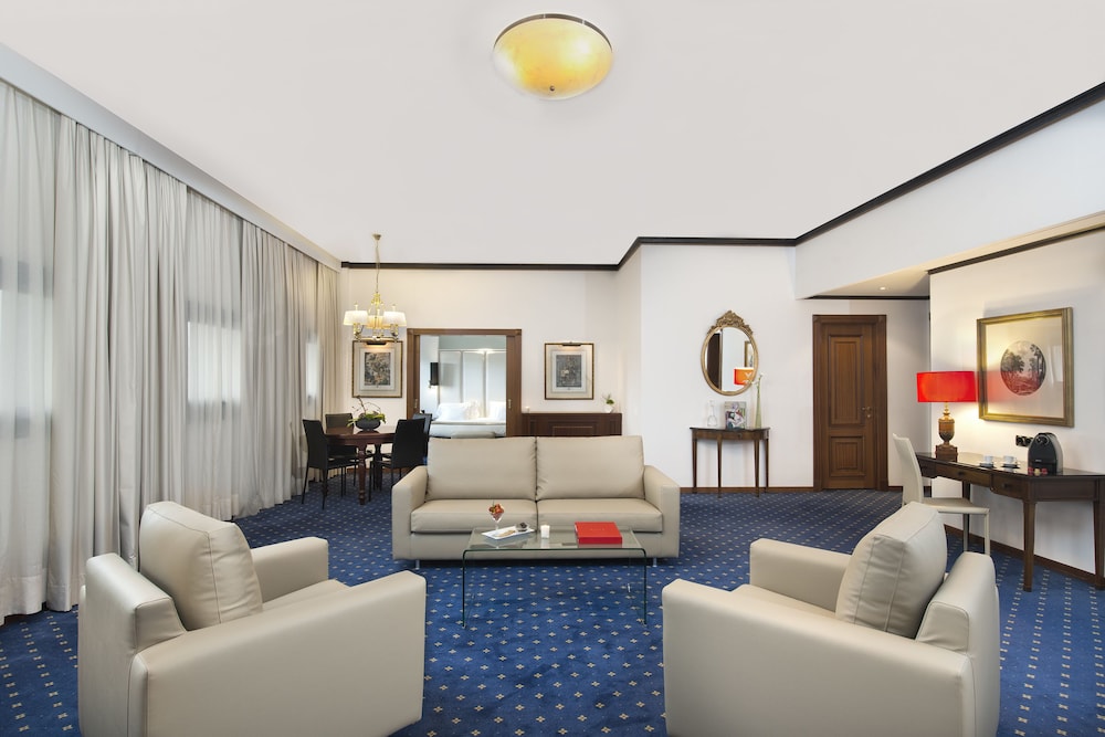 The Level Presidential Suite and Lounge Access