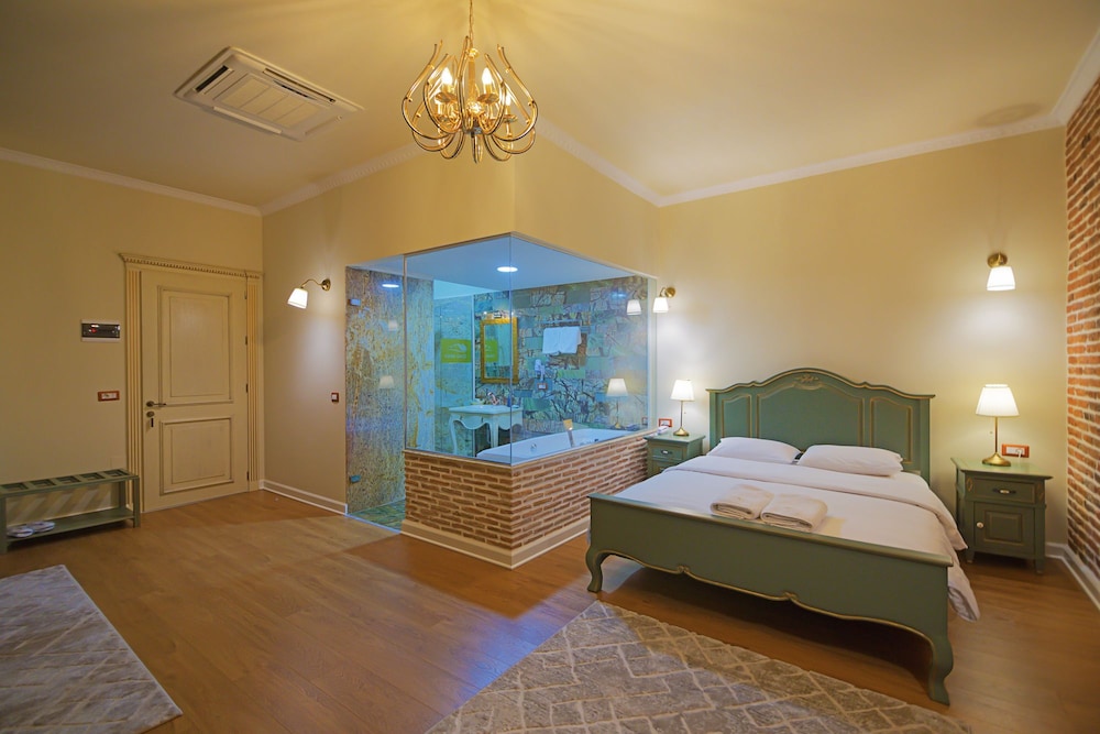 Classic Suite, 1 Double Bed, City View photo 2