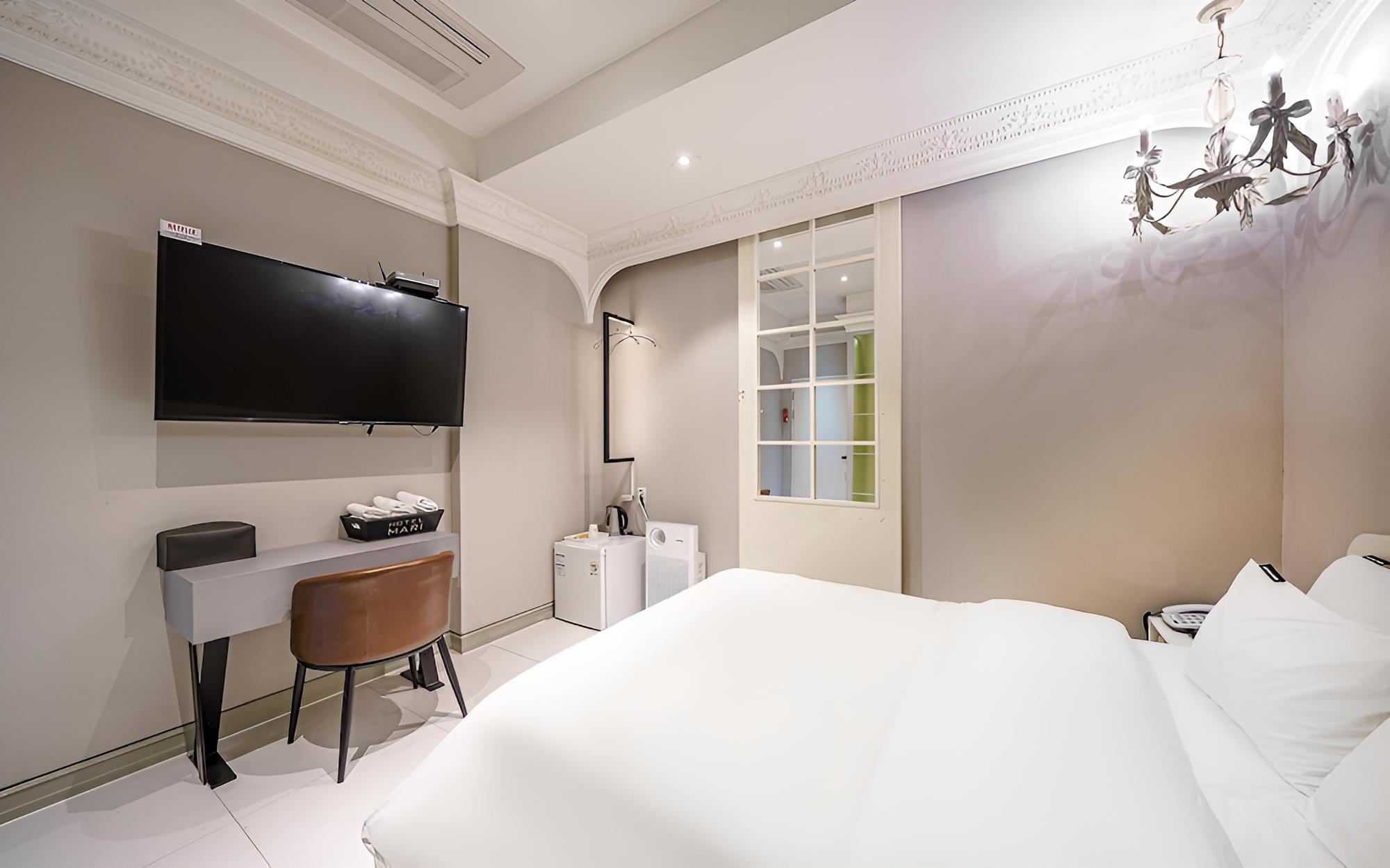 Room (Standard (Netflix available air purif)